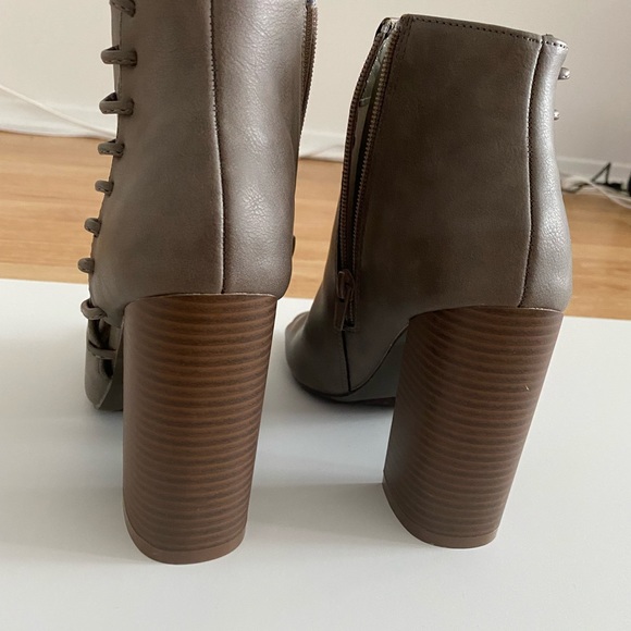 Nice open toes booties - Picture 6 of 6